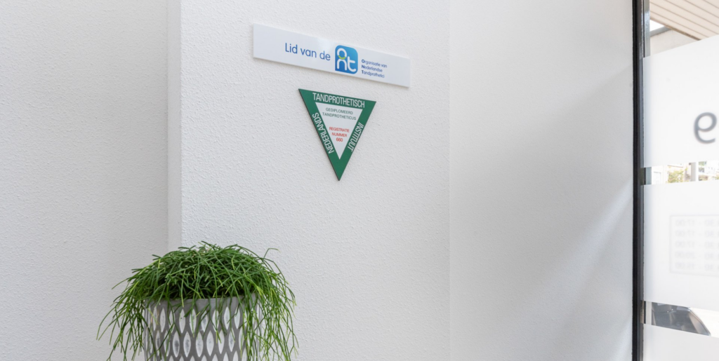 Keurmerken van de ONT en het Nederlands Tandprothetisch Instituut in de praktijk